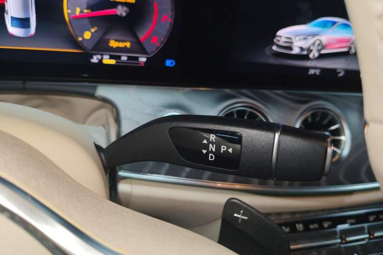 Used Mercedes-Benz CLS 2018 CLS 300 Dynamic Edition Gear Lever