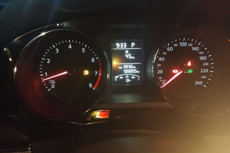 Used Volkswagen Sagitar 2015 1.6L Automatic Comfort Model Odometer Close Up