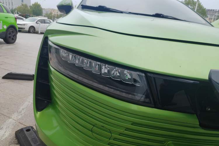 Used ORA iQ 2018 High-Range Version Smart Connectivity Model