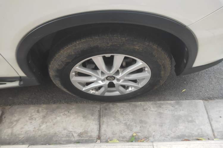 Used Nissan X-Trail 2017 2.0L CVT Comfort Edition 2WD Right Front Wheel Hub