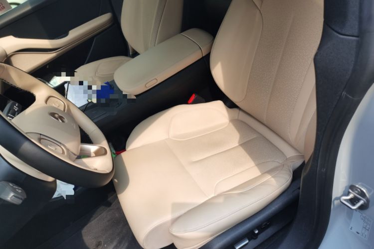 Used Nio ET5 2022 75 kWh Left Front Seat