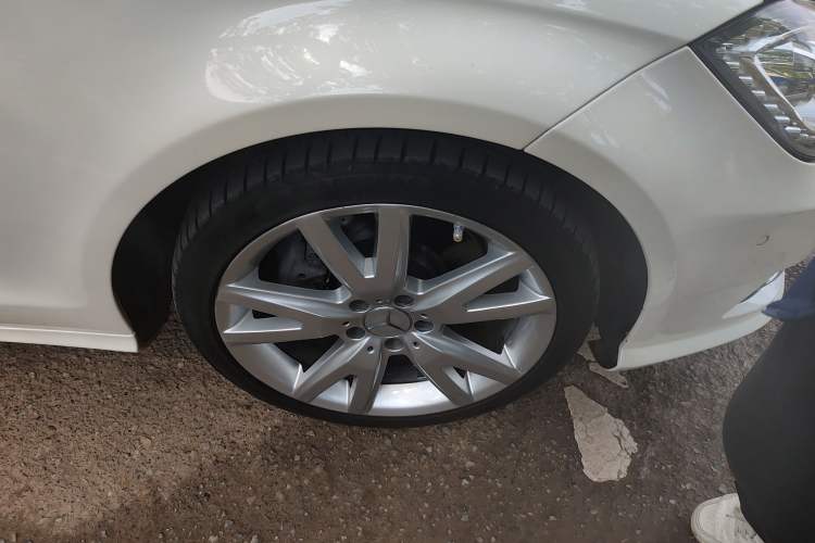 Used Mercedes-Benz CLS 2012 CLS 300 CGI Right Front Wheel Hub