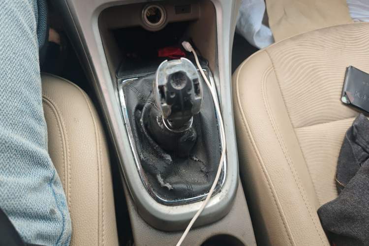 Used Buick GT 2010 GT 1.6L Manual Entry-Level Model Gear Lever