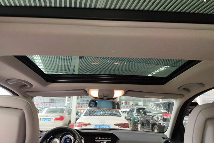 Used Mercedes-Benz C-Class 2011 C 200 Fashion Travel Edition