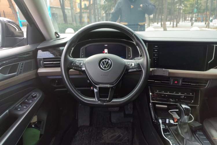 Used Volkswagen Passat 2020 Revised Version 330TSI Luxury Edition China VI Standard
