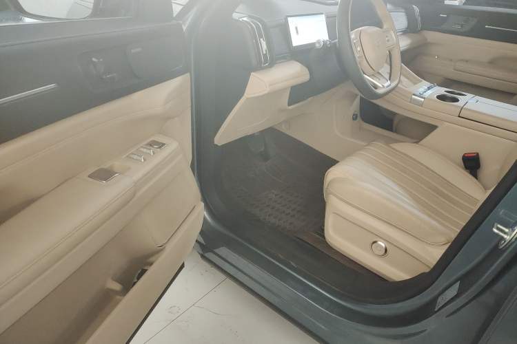 Used JETOUR Shanhai L7 Plus 2025 Model 220km Flagship 7-seater

