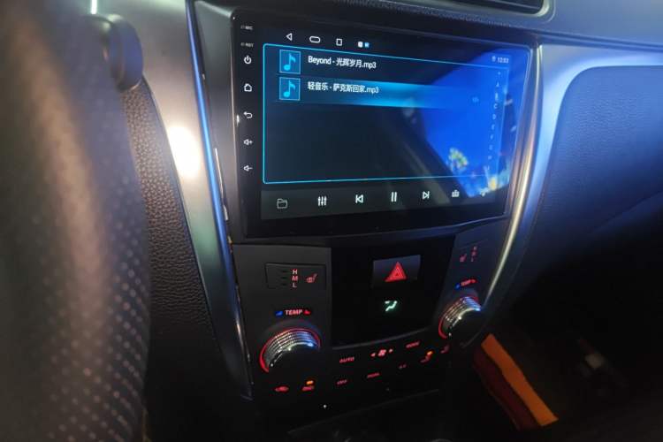 Used Suzuki Kizashi 2011 2.4L Two-Wheel Drive Sport with Navigation
