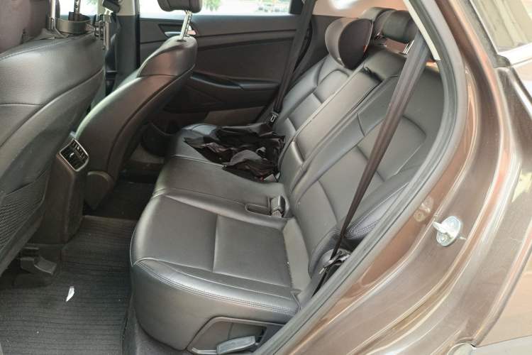 Used Hyundai Tucson 2015 1.6T Dual-Clutch Two-Wheel-Drive Smart Model Left Rear Seat