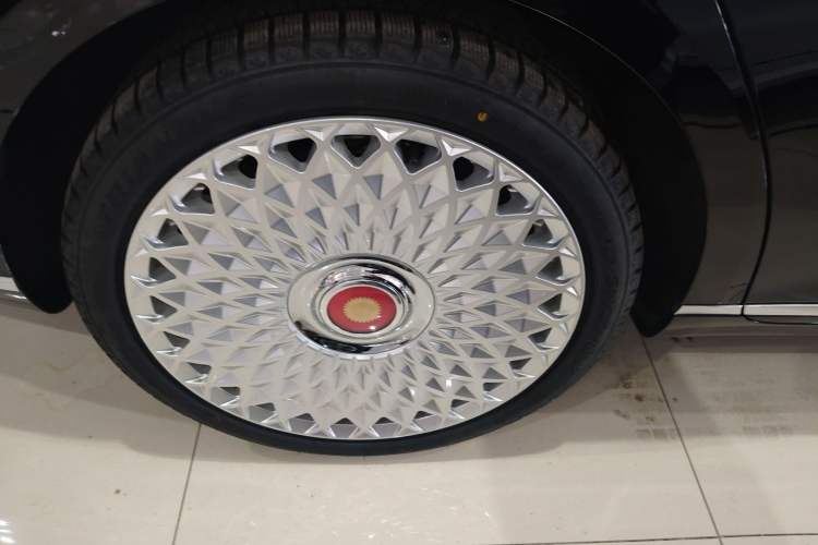 Used Hongqi H9 2025 Model Facelifted 2.0T Two-Wheel Drive Flag-Style Luxury Business Edition, 5 Seats