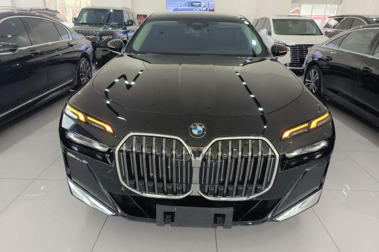 Used BMW 7 Series 2023 735Li M Sport Package Exterior 1