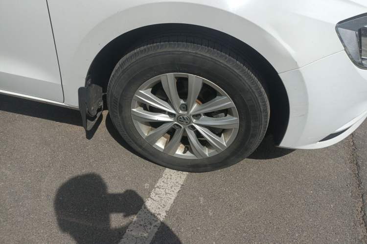 Used Volkswagen Bora 2016 1.6L Automatic Fashion Model Right Front Wheel Hub