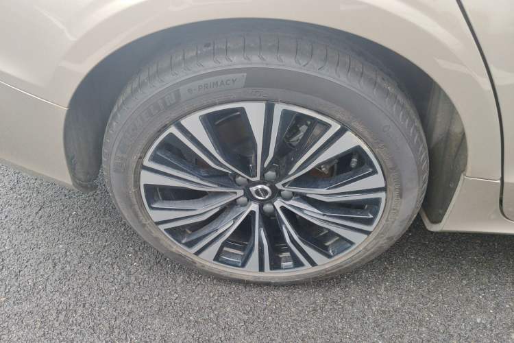 Used Volvo S60 2025 B4 Zhiyuan Luxury Edition Right Rear Wheel Hub