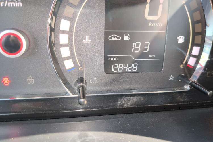 Used Roewe 350 2014 1.5L Manual Xunchi Edition Odometer Close Up