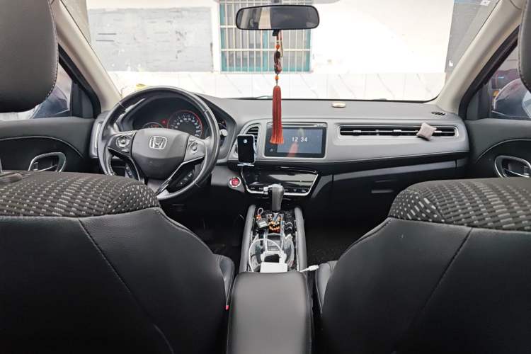 Used Honda Vezel 2015 1.8L CVT 2WD Luxury Model Center Console