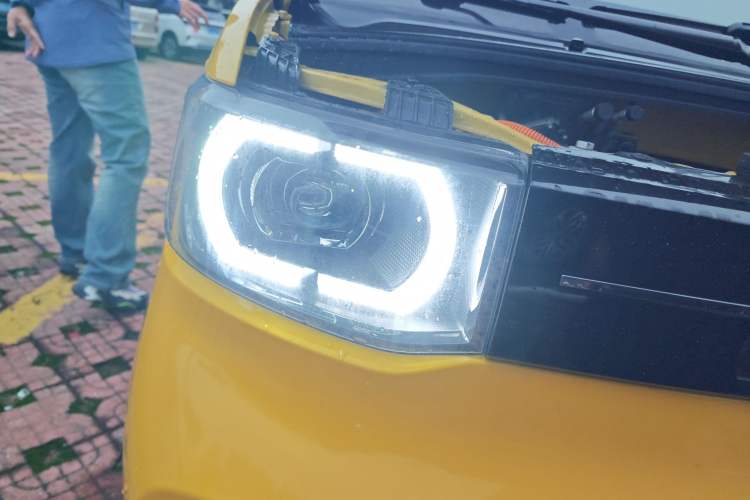 Used Wuling Hongguang MINIEV 2022 Macaron Fashion Edition Lithium-Nickel-Cobalt-Alpha-oxide Right Front Headlight