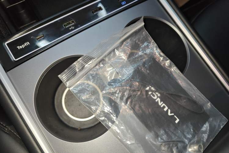 Used Tesla Model Y 2021 Long-Range All-Wheel-Drive Version
