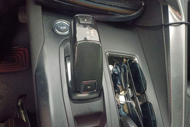 Used Peugeot 5008 2017 350THP 7-Seater Elite Edition Gear Lever