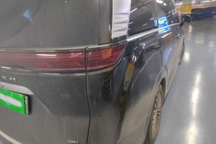 Used Denza D9 2024 DM-i 1050 Luxury Model