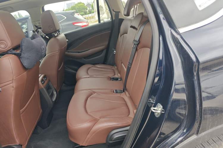 Used Buick Envision 2020 Encore S 652T Two-Wheel Drive Luxury Model
