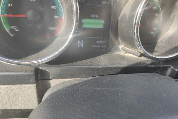 Used Dongfeng Yufeng EM26 2023 Standard Edition 41.472 kWh Henan Lithium Power Odometer Close Up