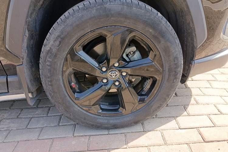 Used Toyota RAV4 2020 Dual-Engine 2.5L E-CVT Four-Wheel Drive Elite Edition Right Front Wheel Hub