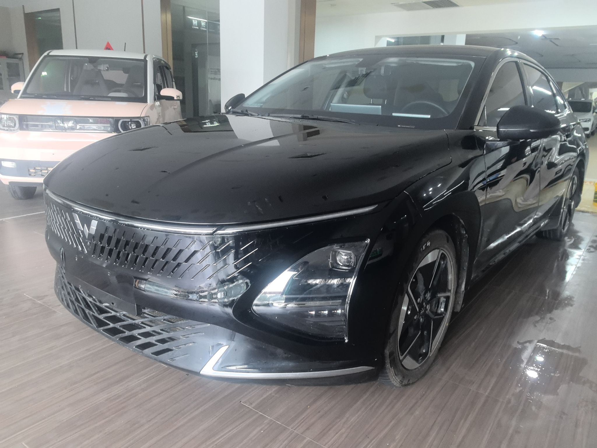 Под передней частью автомобиля