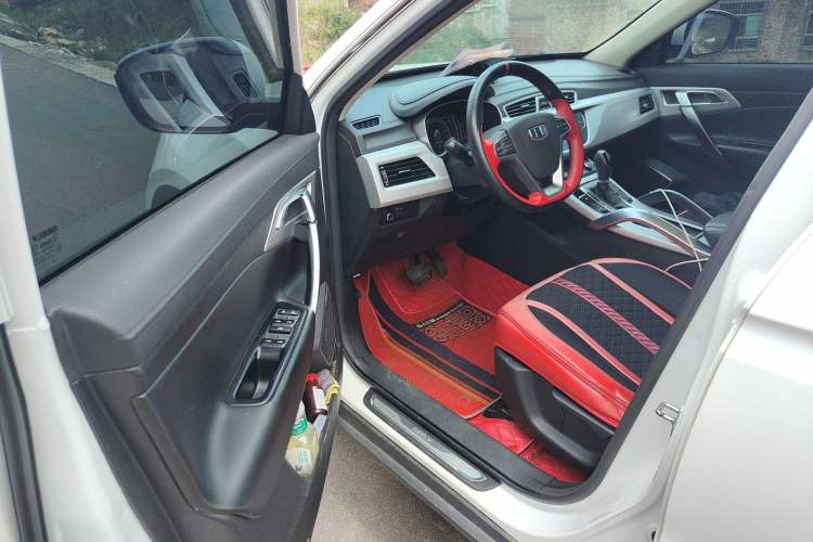 Used Geely Auto Emgrand X7 Sport 2018 1.8TD Automatic Two-Wheel Drive Smart Connect 4G Internet Edition Driver Seat