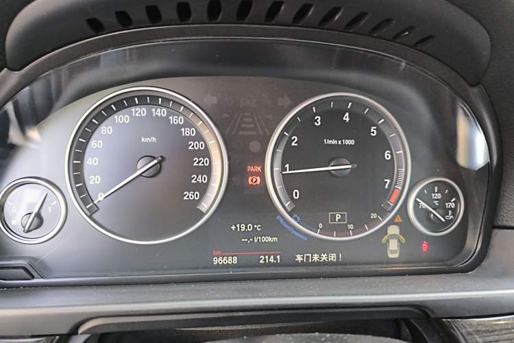 Used BMW 5 Series 2014 525Li Luxury Design Package
