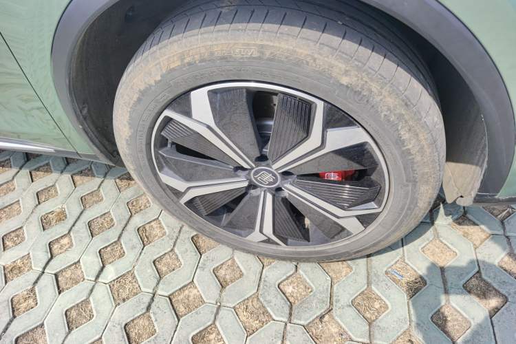 Used BYD Tang New Energy 2022 EV 730KM Luxury Model Right Front Wheel Hub