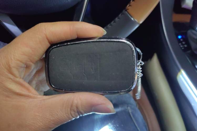 Used Toyota Avalon 2019 Dual-Engine 2.5L XLE Prestige Version China VI Standard
