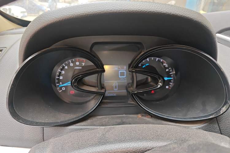 Used Dongfeng Aeolus AX7 2015 2.3L Automatic ZhiZun Version Instrument Cluster