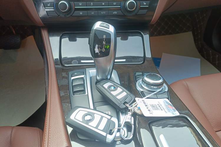 Used BMW 5 Series 2014 525Li Leading Model
