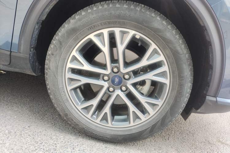 Used Ford Escape 2020 EcoBoost 245 Two-Wheel-Drive Titanium Edition Right Front Wheel Hub