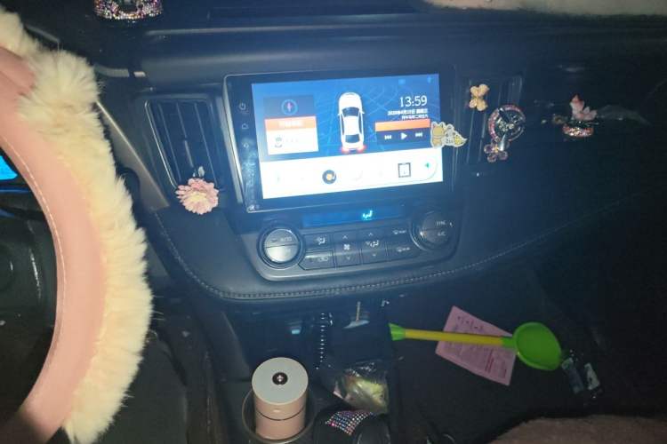 Used Toyota RAV4 2015 2.0L CVT Two-Wheel Drive Fashion Edition Audio And AC Panel