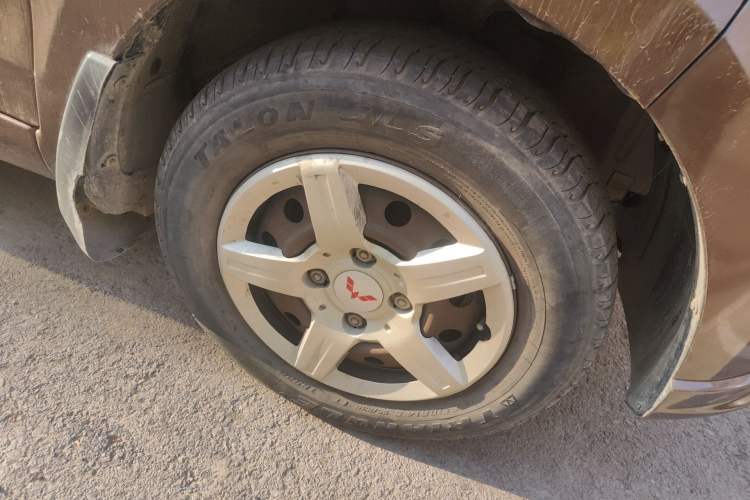 Used Wuling Hongguang 2015 1.5L S Base Model China IV Right Front Wheel Hub