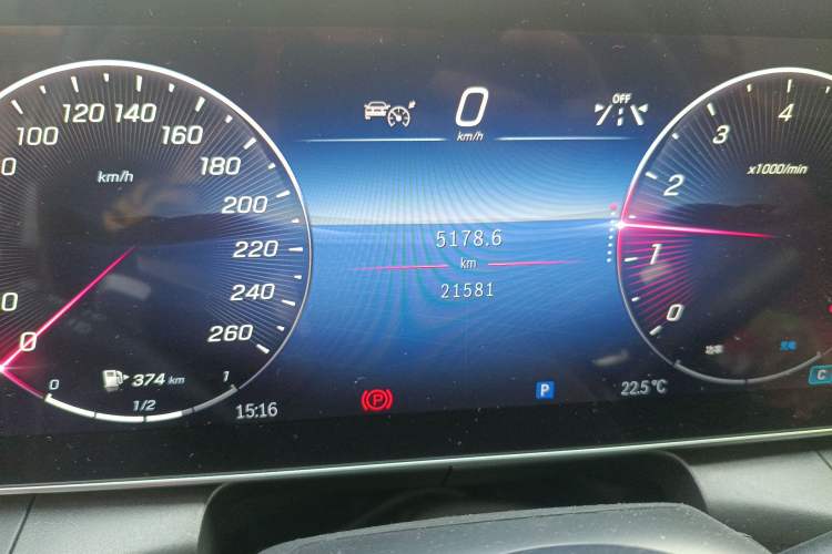 Used Mercedes-Benz GLC 2023 GLC 260 L 4MATIC Luxury Model 5 Seats Odometer Close Up