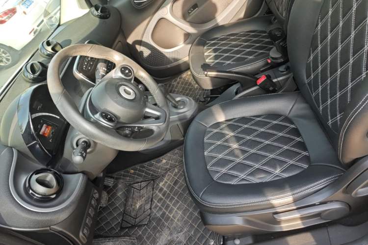 Used smart fortwo 2015 1.0L 52 kW Hardtop Passion Edition Left Front Seat