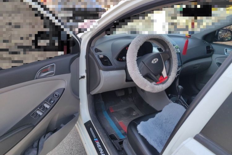 Used Hyundai Verna (older generation) 2014 1.4L Automatic Smart GLS Driver Seat