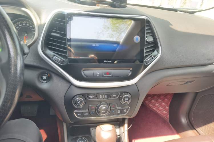 Used Jeep Cherokee 2016 2.4L Professional Smart Version Audio And AC Panel