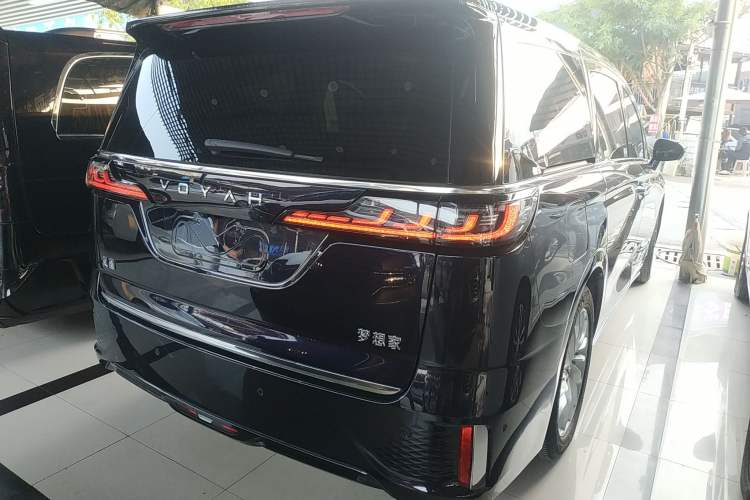 Used VOYAH Dream 2024 PHEV Extended-Range Premium Edition
