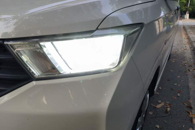 Used Wuling Hongguang 2019 1.5L S Basic Version China VI Standard LAR Left Front Headlight
