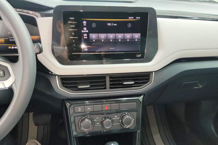 Used Volkswagen Tharu 2025 New Sharp 1.5L Ambitious Edition Audio And AC Panel