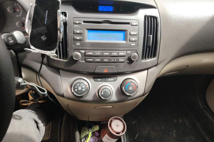 Used Hyundai Celesta 2011 1.6L Manual Luxury Model Audio And AC Panel