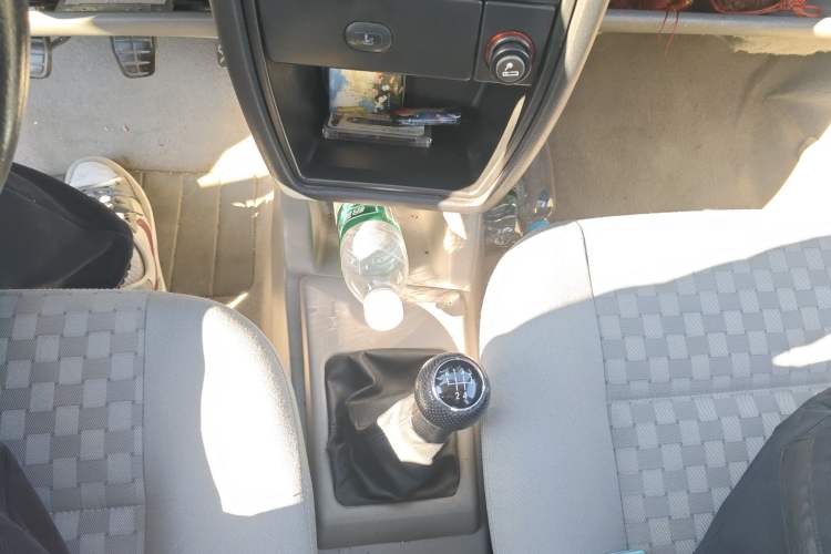 Used Volkswagen Jetta 2005 CIF Comfort Model Gear Lever