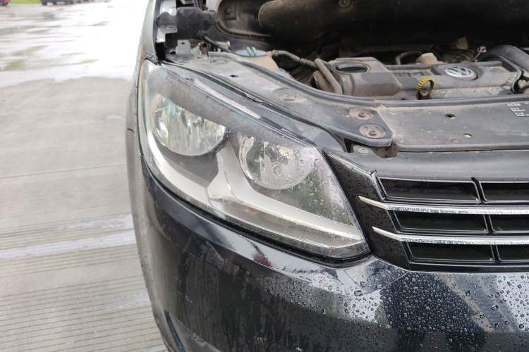 Used Volkswagen Touran 2013 1.4T Manual Comfort Edition 5-Seater Right Front Headlight