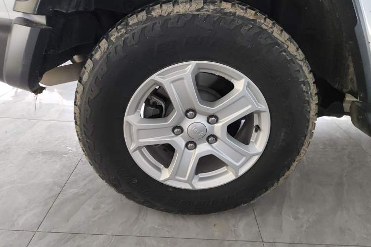 Used Jeep Wrangler 2019 2.0T Sahara Four-Door Version China VI Emission Standard