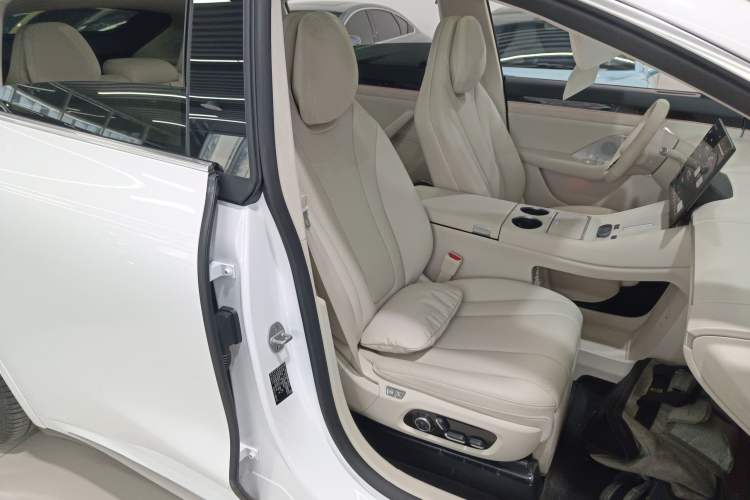 Used Hima Luxeed R7 2024 All-Electric 802 km Max
