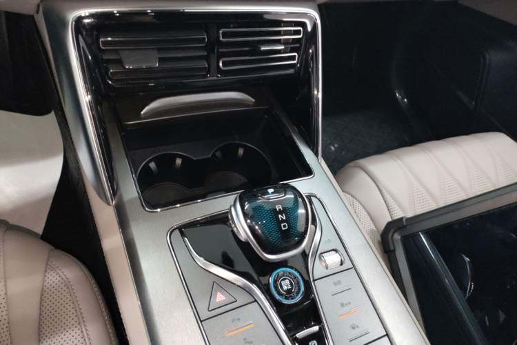 Used BYD Tang New Energy 2024 DM-i Glory Edition 112KM Prestige Model Gear Lever