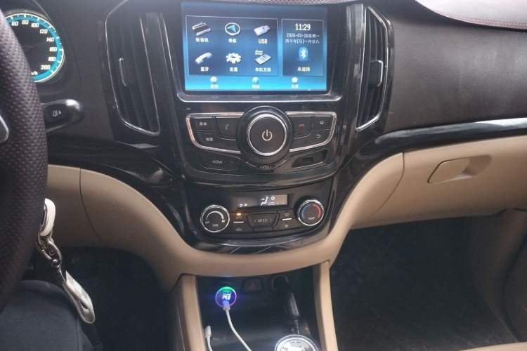 Used Baojun 730 2014 1.5L manual luxury trim 7 seats