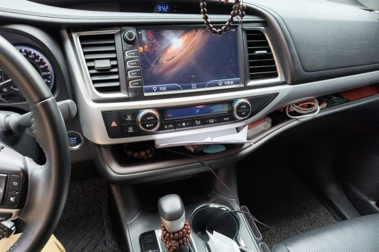 Used Toyota Highlander 2018 2.0T Two-Wheel Drive Luxury Edition 7 Seats China VI Standard
